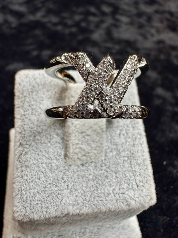 L.V MARKA MODEL SILVER YÜZÜK