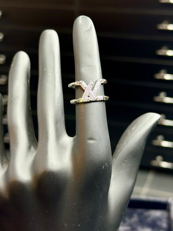 L.V MARKA MODEL SILVER YÜZÜK