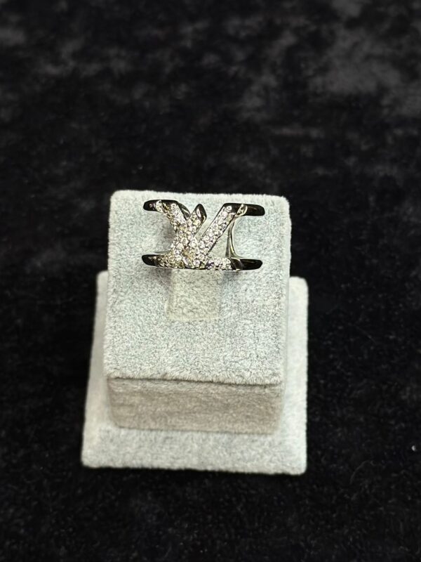 L.V MARKA MODEL SILVER YÜZÜK