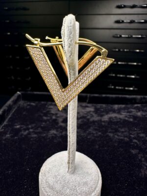 V MARKA MODEL GOLD ÇELİK KÜPE